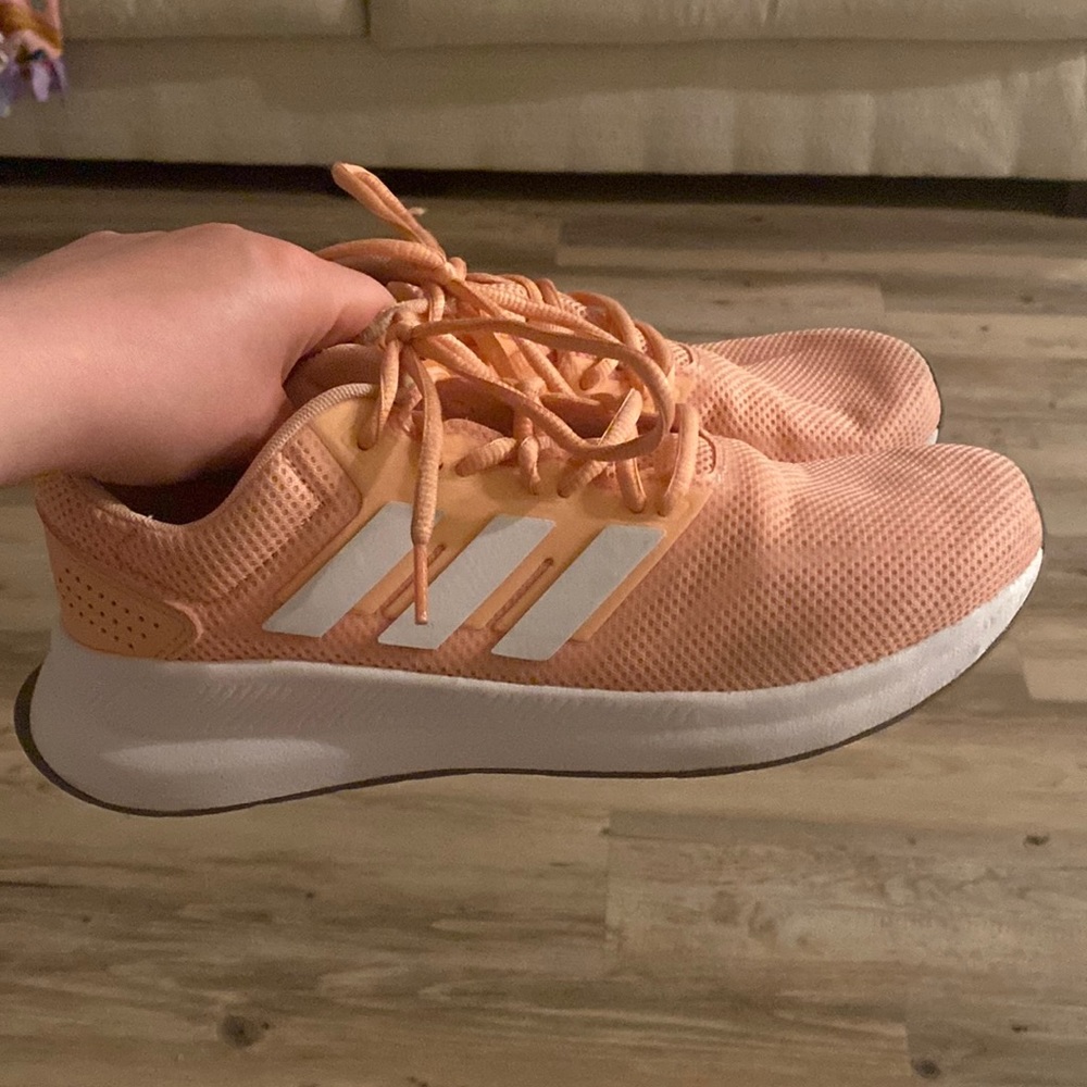 Adidas women’s size 9.5 tennis shoes